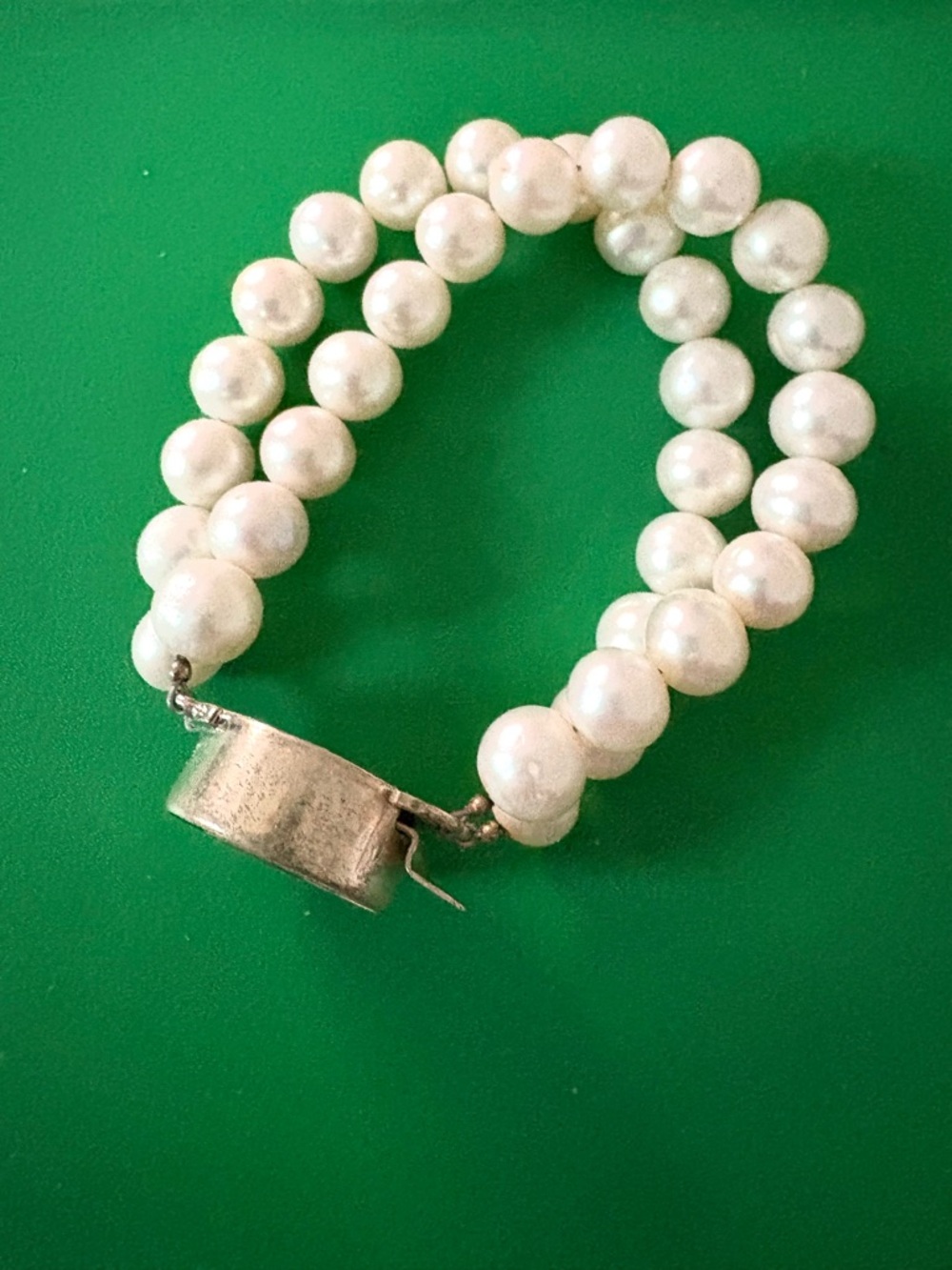 Val Colbert Vintage Chanel Button and Pearl with Sterling Clasp Bracelet - Picture 5 of 6